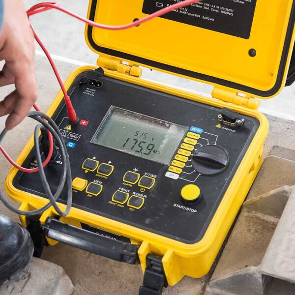 Electrical Panelboard - Insulation-Tester servegas doha qatar